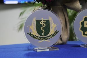 Entrega- de -Certificados- e- Troféus- marca- a -celebração- da -Nota- 05- obtida- pela- Medicina- Cesmac -na- avaliação- do- MEC- (77)