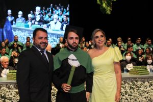 Mais- uma- turma- do- curso- de- Medicina- do- Cesmac- colou- grau- em- clima- de- muita- emoção- (01)...