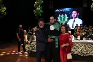 Mais- uma- turma- do- curso- de- Medicina- do- Cesmac- colou- grau- em- clima- de- muita- emoção- (01)...