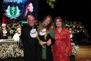 Mais- uma- turma- do- curso- de- Medicina- do- Cesmac- colou- grau- em- clima- de- muita- emoção- (01)...