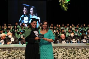 Mais- uma- turma- do- curso- de- Medicina- do- Cesmac- colou- grau- em- clima- de- muita- emoção- (01)...