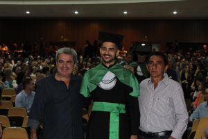 Mais- uma- turma- do- curso- de- Medicina- do- Cesmac- colou- grau- em- clima- de- muita- emoção- (01)...