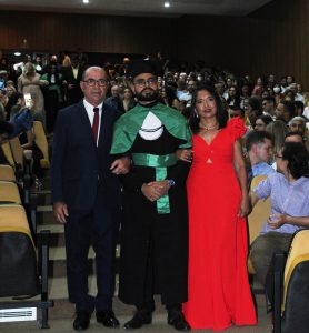 Mais- uma- turma- do- curso- de- Medicina- do- Cesmac- colou- grau- em- clima- de- muita- emoção- (01)...
