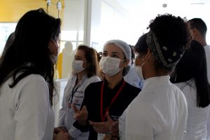 Curso- de -Farmácia -promove- ação- com- Carnaval -Solidário- (5)