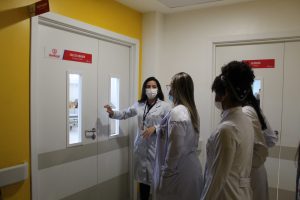 Curso- de -Farmácia -promove- ação- com- Carnaval -Solidário- (5)
