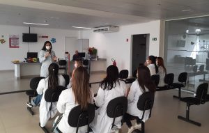Curso- de -Farmácia -promove- ação- com- Carnaval -Solidário- (5)