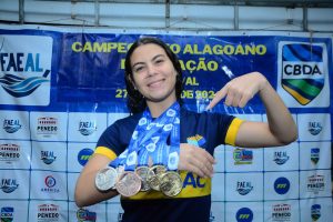 Aluna de Fisioterapia do CESMAC Brilha no Campeonato Alagoano de Natação