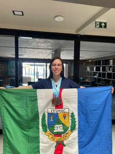 Atleta e Estudante do Cesmac Conquista Pódios no Campeonato Paraibano de Badminton