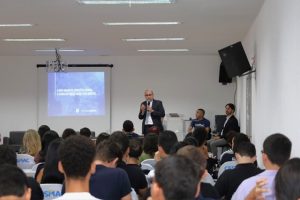 Cesmac promove mesa-redonda sobre geopolítica mundial e os impactos da guerra no Oriente Médio