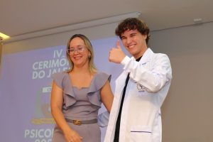 Cerimônia do Jaleco da Psicologia Cesmac propõe jornada pelos “labirintos da psique humana